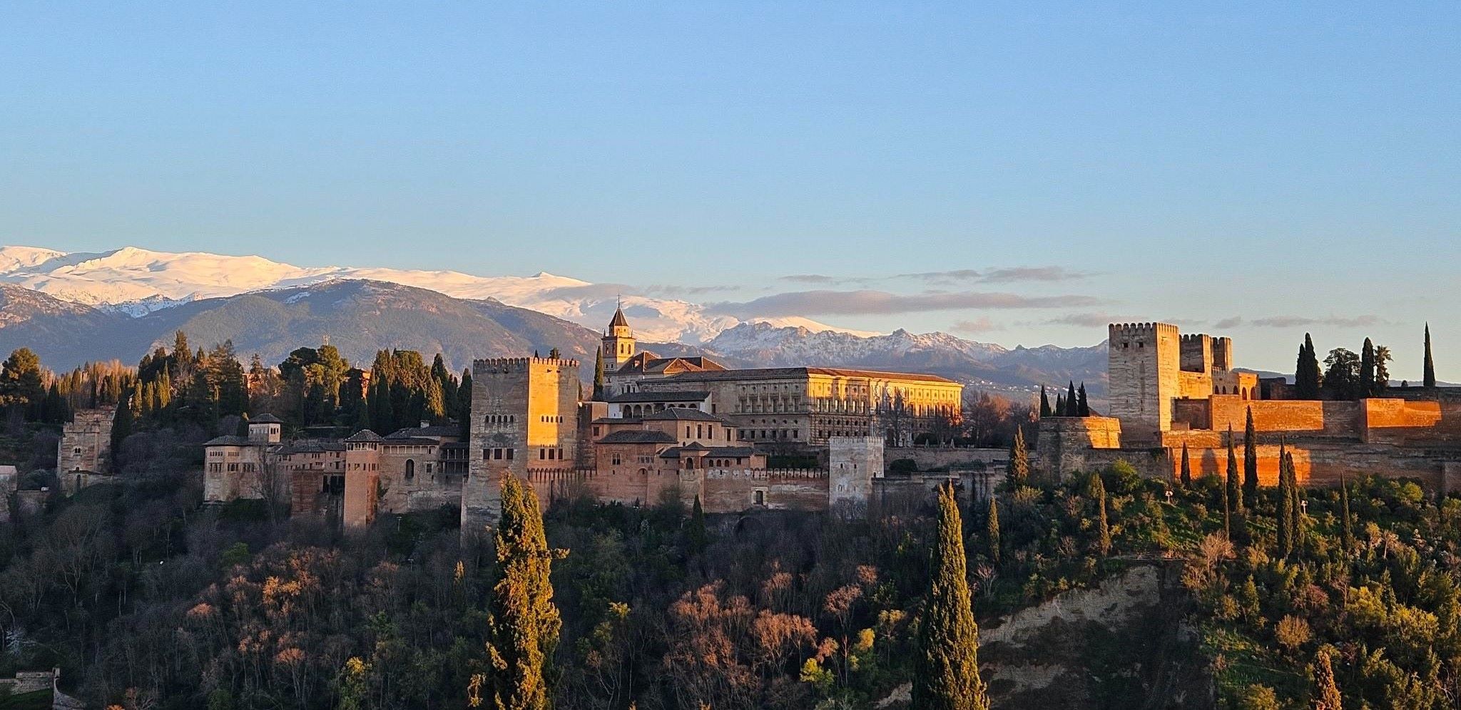 Die Alhambra, in der südspanischen Region Andalusien